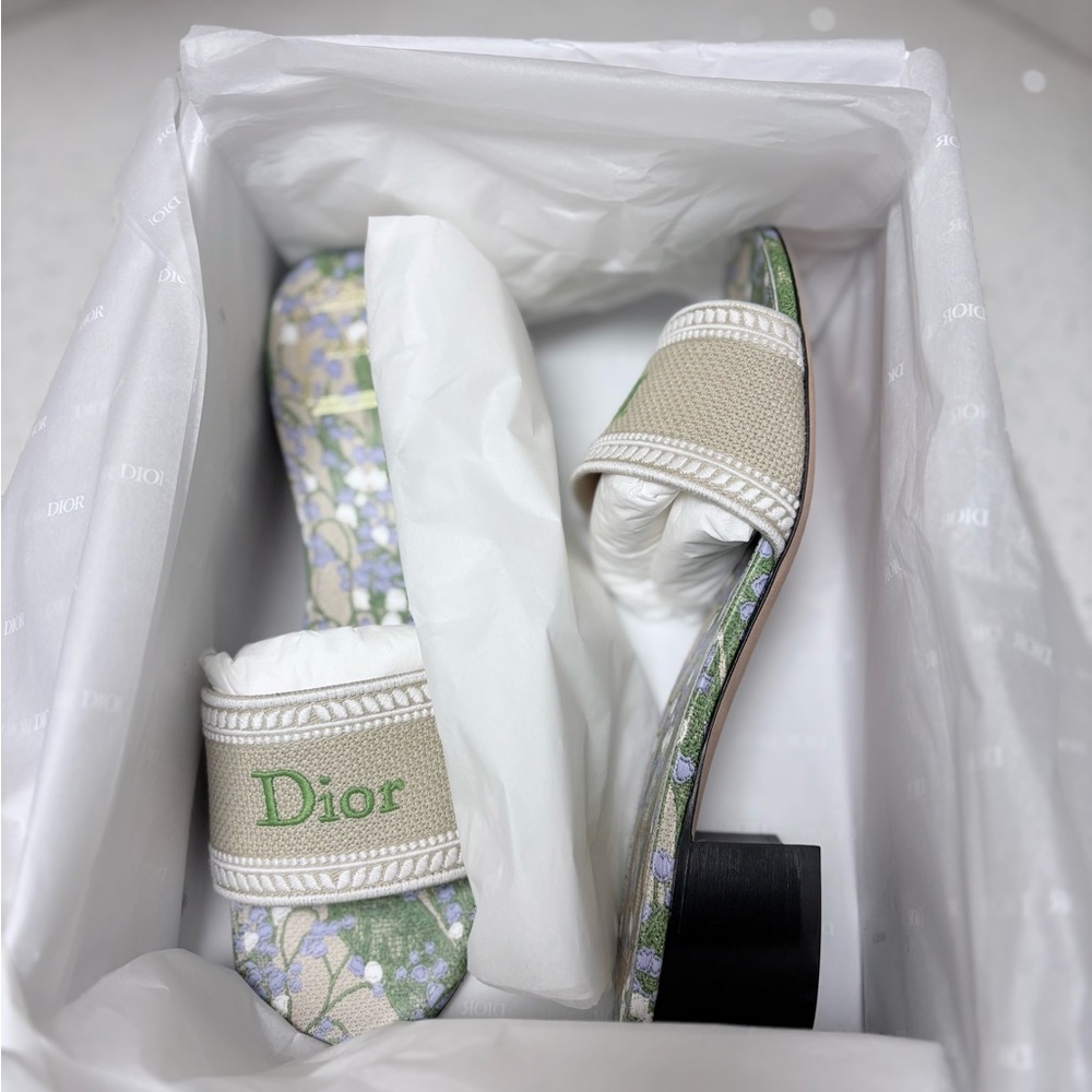 Dway Slide heel
Natural Embroidered Cotton and Multicolor Lily of the Valley